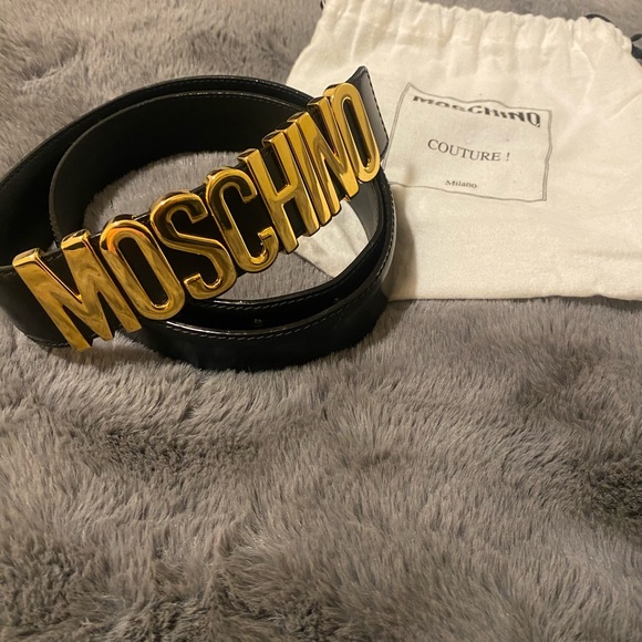 ⭐️ MOSCHINO BELT ⭐️ Size 46 - Picture 2 of 2